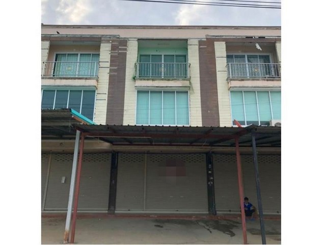 รายละเอียดเพิ่มเติมCode ID : PG-KPT630006ราคาขาย        2,700,000 บาท- ขนาดพื้นที่ :  37 ตร.ว- พื้นที่ใช้สอย :   261.50 ตร.ม- จำนวนห้อง :   - ห้องนอน - ห้องน้ำ- ที่จอดรถ :   1 คัน- อาคารพาณิชย์ :   3 ชั้น- อาคารพาณิชย์หันไปทางทิศ : -พิกัดทรัพย์ :     https://maps.app.goo.gl/zNvNy6yBApfaZ1Xh8สถานที่ใกล้เคียง- ใกล้โรงเรียนอนุบาลธัญรดา- ใกล้โรงพยาบาลขาณุวรลักษบุรี- ใกล้วัดสว่างอารมณ์- ใกล้วัดน้อยวรลักษณ์สอบถามเพิ่มเติม/นัดชมโทร. 097-419-5982(พลอย)โ�