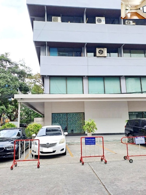 แหล่งพลุกพล่าน 2โถง  BTS เอกมัย ให้เช่าอาคารพาณิชย์ ชั้น 2 ใจกลางเมือง 50ตรว. 200ตรม. 4น้ำ มีพื้นที่ให้จอดรถ 3แอร์ ดองกิ มอลล์ ทองหล่อ