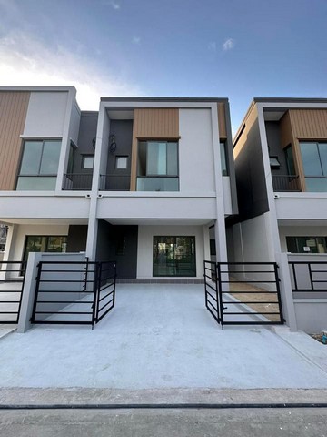 ทาวน์โฮม 2 ชั้น ใกล้เมกะบางนา โครงการ ฟลีโน่ Pleno สุขุมวิท​ บางนา​2 บ้านใหม่ เนื้อที่  25 ตร.ว พื้นที่ใช้สอย 132 ตร.ม.3 ห้องนอน 