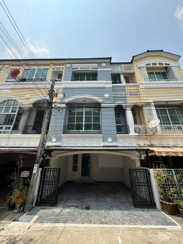 ขายบ้านทาวน์โฮม3ชั้น ทำเล เลียบทางด่วนรามอินทรา กลางเมือง ลาดพร้าว-โยธินพัฒนา ขนาด 20.6 ตรว. พื้นที่ใช้สอย 190 ตรม.มี 3 ห้องนอน 