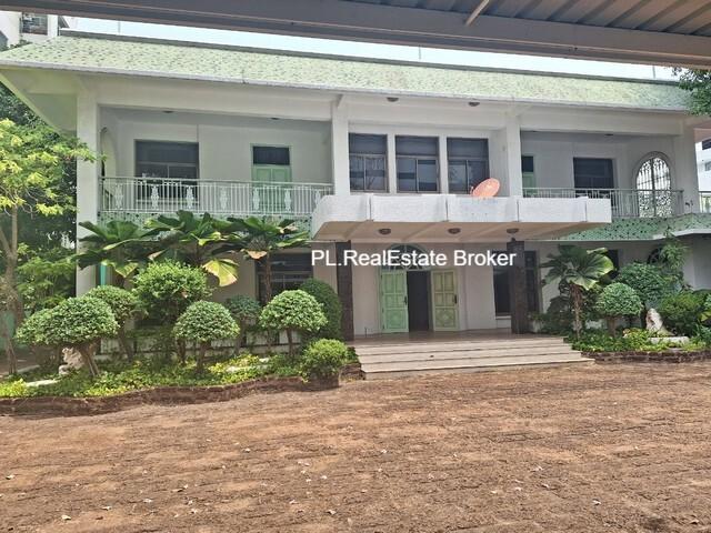 EPL-HR3337 ให้เช่าบ้านเดี่ยว สุขุมวิท 53 ซอยทองหล่อ 5  เนื้อที่ประมาณ 1 ไร่ มีสระว่ายน้ำส่วนตัว พร้อมเรือนรับรอง  เหมาะกับหลายธุระกิจ 