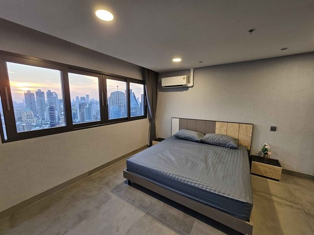 Waterford Sukhumvit 30, spacious, safe, livable, 38th floor, BTS Phrom Phong.***Service for selling/renting houses, condos and giving advice. If interested, contact at any time***Interested in additional details or pictures or making an appointment to see the room?Contact Ekachai (Aui)T. 089-799-5598Line ID: @auiauiaui001 (add @ in front)Room type: 3 bedrooms, 3 bathroomsSize 146.5 sq m., 38th floorNew, clean room, beautifully decorated, ready to move in.details-------------------------------------------------- ------------Rental price: 110,000 baht/month-------------------------------------------------- ------------*Facilities worth using- Fitness room- Yoga studio, boxing practice room- Common living room- swimming pool-------------------------------------------------- ------------*Nearby important places (Based on information from Google Map)- Green Line BTS Phrom Phong Station: 650 m.- Emporium : 650 m.- EmQuartier : 700 m.- Miracle Mall : 1.0 km.- Gateway Ekkamai : 2.7 km.- Bangko