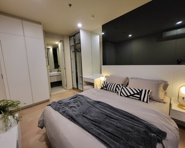 Noble Recole Sukhumvit 19, clean, private, livable, 18th floor, BTS Asoke.***Service for selling/renting houses, condos and giving advice. If interested, contact at any time***Interested in additional details or pictures or making an appointment to see the room?Contact Ekachai (Aui)T. 089-799-5598Line ID: @auiauiaui001 (add @ in front)Room type: 1 bedroom, 1 bathroomSize 33 sq m., 18th floorNew, clean room, beautifully decorated, ready to move in.details-------------------------------------------------- ------------Rental price: 29,000 baht/month-------------------------------------------------- ------------*Facilities worth using– Common garden (Ground Floor, 23rd floor, 28th floor in the sky)– Swimming pool size 25.8×5 meters– Steam Room– Multipurpose room– Infinity Edge Pool– Sky Fitness-------------------------------------------------- ------------*Nearby important places (Based on information from Google Map)1. Wattana Wittayalai School2. Terminal 213. BTS Asoke4. MRT
