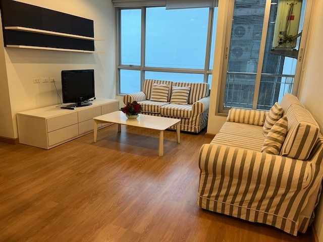 The Address Sukhumvit 42, spacious, nice, clean, 5th floor, BTS Ekkamai.***Service for selling/renting houses, condos and giving advice. If interested, contact at any time***Interested in additional details or pictures or making an appointment to see the room?Contact Ekachai (Aui)T. 089-799-5598Line ID: @auiauiaui001 (add @ in front)Room type: 2 bedrooms, 2 bathroomsSize 76 sq m., 5th floorClean room, beautifully decorated, ready to move in.details-------------------------------------------------- ------------Rental price: 35,000 baht/month-------------------------------------------------- ------------*Facilities worth using- Mailbox- swimming pool- Fitness- Relaxation garden-------------------------------------------------- ------------*Nearby important places (Based on information from Google Map)- Gateway Ekkamai-Arena 10- Samitivej Sukhumvit Hospital- Bumrungrad Hospital- Bangkok University, Kluaynamthai Campus-------------------------------------------------- ------------Rental co