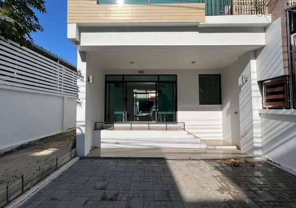 ให้เช่าและขาย ทาวน์โฮม 4ชั้น อัพ ทาวน์ สาธุประดิษฐ์   พระราม 3 ถนนจันทน์43