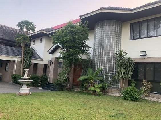 ให้เช่าบ้านเดี่ยว2ชั้น สุขุมวิท71ซอยปรีดี42 คลองตัน พร้อมสระว่ายน้ำส่วนตัว