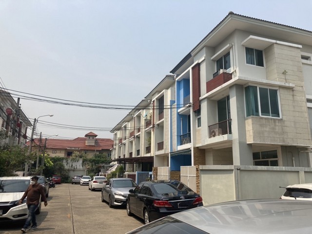 ให้เช่าทาวน์โฮม ย่าน พระราม3 ช่องนนทรี20   ถนน สาทร-นราธิวาสฯ หลังมุม 