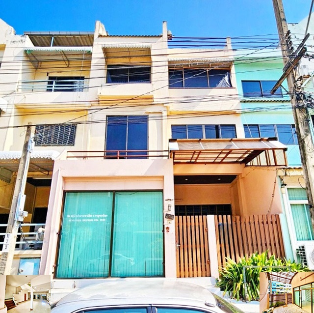 ตลาดสดมารวย 1.5 กม. ให้เช่าทาวน์โฮม 3 ชั้น เงียบสงบ 30ตรว. 185ตรม. คนไม่พลุกพล่าน 5นอน 5น้ำ 1จอดรถ ทำเลดี เทสโก้ โลตัส พระราม 2