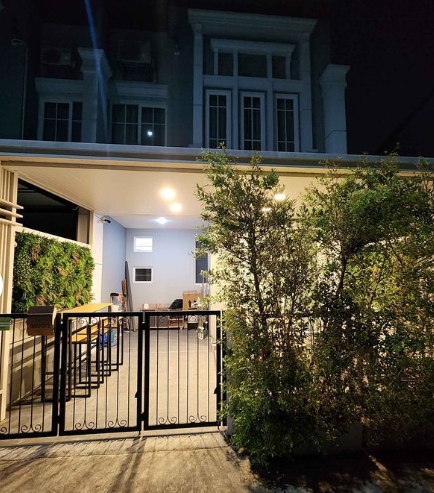  ให้เช่าทาวน์โฮม โกลเด้นทาวน์3 บางนา-สวนหลวง 4 ห้องนอน 2 ห้องน้ำ