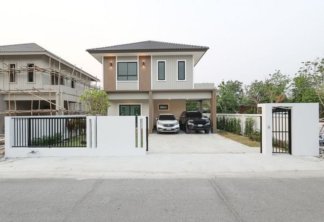 บ้านเดี่ยวหลังใหญ่ สไตล์คอนเทมโพรารี่ ดอยสะเก็ด     