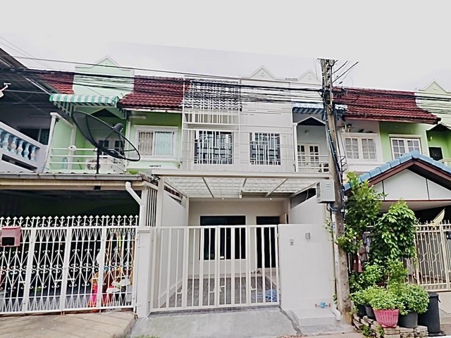 POR4181 ขาย ทาวน์เฮ้าส์ บ้าน ยลประภา ซอยลาดพร้าว 101 โพธิ์แก้ว3 ทะลุออกนวมินทร์ โยธินพัฒนา เลียบด่วน สะดวกสบาย 