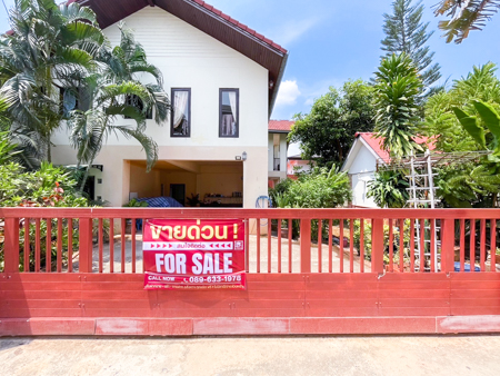 ประกาศขายบ้านพักตากอากาศบนเกาะสมุย เนื้อที่ 2งาน ทำเลใกล้หาดเฉวง ต.บ่อผุด เกาะสมุย สุราษฎร์ บ้าน3 หลัง มีสระว่ายน้ำ ส่วนตัว