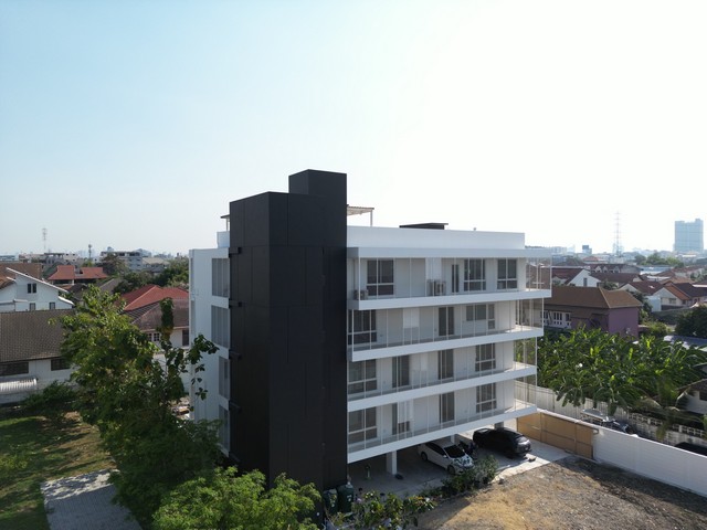 ให้เช่าโฮมออฟฟิศสร้างใหม่6ชั้น 15 00 ตร.ม. พร้อมลิฟท์ย่านงามวงศ์วานหลักสี่ประชาชื่นใกล้การไฟฟ้าสนง.ใหญ่ใกล้นอร์ธปาร์ค,ใกล้มหาวิทยาลัยธุรกิจบัณฑิตย์ราคาเช่า 350,000 บาท / เดือน (ประกัน 3 เดือน ล่วงหน้า 1 เดือน สัญญาขั้นต่ำ 3 ปี ) (ปล่อยเช่า 100 ตารางวา)ราคาขาย 60,000,000 บาท ( ค่าใช้จ่ายวันโอนฝ่ายละครึ่ง) (ขาย 199 ตารางวา)ที่ตั้ง ถนนงามวงศ์วาน ซอยงามวงศ์วาน 43 แขวง ทุ่งสองห้อง เขต หลัก�