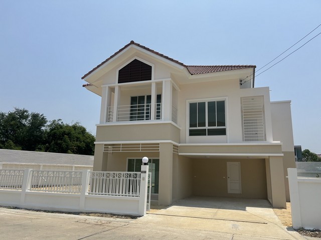 ขายด่วน บ้านเดี่ยวใหม่ 3 ชั้น  ห้องมุม ใกล้เมกกะ บางนา สวนหลวง ร.9 กทม.