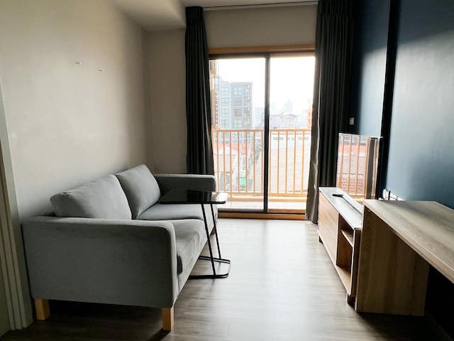 The Base Sukhumvit 50, safe, convenient, livable, 5th floor, BTS On Nut.***Service for selling/renting houses, condos and giving advice. If interested, contact at any time***Interested in additional details or pictures or making an appointment to see the room?Contact Ekachai (Aui)T. 089-799-5598Line ID: @auiauiaui001 (add @ in front)Room type: 1 bedroom, 1 bathroomSize 32 sq m., 5th floorNew, clean room, beautifully decorated, ready to move in.details-------------------------------------------------- ------------Rental price 16,000.-/month-------------------------------------------------- ------------* Complete electrical appliances- Air conditioning- fridge- TV- washing machine-------------------------------------------------- ------------*Facilities worth using- Clubhouse- Swimming pool with Jacuzzi- Fitness- Common office room- Recreation room- Meeting room-------------------------------------------------- ------------*Nearby important places (Based on information from Google Map)- 