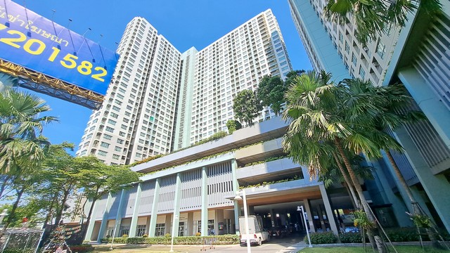 รายละเอียดเพิ่มเติม Code ID : AK 0337 ขาย   1,776,500   บาท- ขนาดพื้นที่ : 29.2 ต.ร.ม- จำนวนห้อง : 1 ห้องนอน 1 ห้องน้ำ- ชั้น : 21     - อาคาร : B  พิกัดทรัพย์ :   https://maps.app.goo.gl/3s3p7HmDmSNJbvNB8 สถานที่ใกล้เคียง  -ใกล้ศูนย์ราชการแจ้งวัฒนะ, ศูนย์การค้า บีไฮฟ, บิ๊กซี เอ็กซ์ตร้า แจ้งวัฒนะ, เซ็นทรัล พลาซ่า แจ้งวัฒนะ, รพ.เวิลด์เมดิคอล, อิมแพค อารีน่า เมืองทองธานี, สถาบันการจัดการปัญญาภิวัฒน์ และ รร.สวนกุหลาบวิทยาลัย นนทบุรี ส