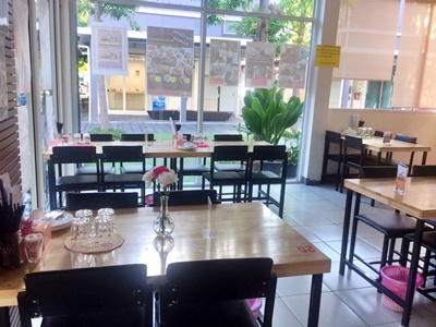 สนใจสอบถามเพิ่มเติมที่ #นัดดูร้านได้ทุกวันคุณตา 061-995-1997คุณโจ้ 083-919-5678เซ้ง #พร้อมส่วนลดเดือนนี้‼️  ร้านอาหาร #ถนนบรรทัดทอง #ในซอยจุฬา16  ใกล้ 7-11 เพียง 150,000 บ ต่อรองได้หน้างาน - ไม่มีโต๊ะ ผ้าม่าน เแอร์ และเก้าอี้ #ไม่ได้เซ้งแบรนด์- ให้เฉพาะ ตัวอาคาร กระเบื้อง ที่มีการทาสีสำเร็จรูปครับ- พื้นที่ อาคารพาณิชย์ 3 คูหา 2 ชั้น- พร้อมเปิดกิจการได้ไม่ต้องรอ - มีโซนห้องครัว แล