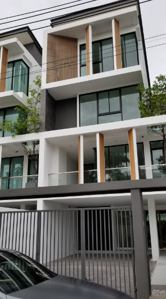  ขายบ้านทาวน์โฮมหรู 3.5 ชั้น  ใจกลางลาดพร้าว-โชคชัย4 โครงการ Glam by Asset Wise