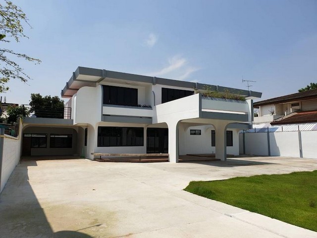 ให้เช่าบ้านเดี่ยวย่านสุขุมวิท71  ซอยปรีดีพนมยงค์ 26 พัฒนเวช 10 เนื้อที่ 174 ตร.ว.  