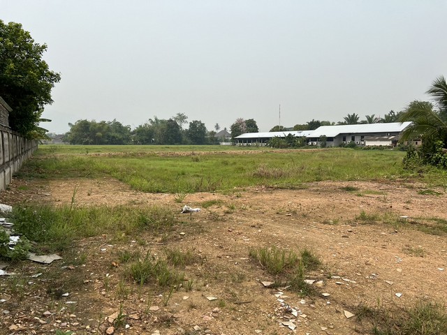 ขายที่ดินเริ่มต้น100 ตารางวา เจ้าของขายเอง ตำบลแม่จัน อำเภอแม่จัน จังหวัดเชียงรายที่ตั้ง : ตำบลแม่จัน อำเภอแม่จัน จังหวัดเชียงรายhttps://maps.app.goo.gl/aFrFc6GnABHS4ThXAขนาดพื้นที่ : เริ่มต้น100 ตารางวารายละเอียดถนน บ้านแหลว ขายแปลง 490,000-550,000 บาท/แปลง 100 ตารางวา/แปลงสถานที่ใกล้เคียง - ใกล้วัดร่องขุ่น- ใกล้ชาฉุยฟง- ใกล้วัดร่องเสือเต้น- ใกล้สามเหลี่ยมทองคำ- ใกล้พิพิธภัณฑ์บ้านดำ- ใกล้สิงห์ปาร