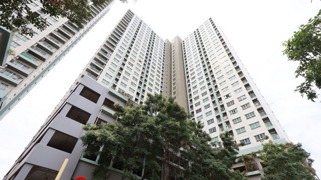 รายละเอียดเพิ่มเติม Code ID : AL 0743 ขาย   1,539,000   บาท- ขนาดพื้นที่ : 23.14 ตรม.- จำนวนห้อง : 1 ห้องนนอน 1 ห้องน้ำ - ชั้น : 5    - อาคาร : A พิกัดทรัพย์ :   https://maps.app.goo.gl/JowporfiKpWsjN299 สถานที่ใกล้เคียง  -ใกล้โรบินสันรัตนาธิเบศร์, เซ็นทรัลรัตนาธิเบศร์, บิ๊กซี, โลตัส สอบถามเพิ่มเติม/นัดชมโทร. 097-419-5982(พลอย)โทร. 096-932-4624(ออมสิน)Line : @panaya (มี@ด้านหน้า)ปรึกษาสินเชื่อฟรี One Stop Service ดูแลตั้งแต่ต้นจนจบบริษัท ปณยาคิดดี จำกัด