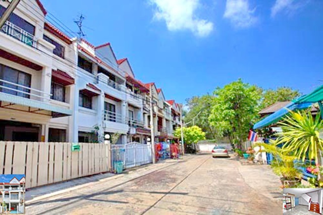 ให้เช่าทาวน์เฮาส์ 3 ชั้น เดินทางสะดวก เซ็นทรัล แจ้งวัฒนะ  MRT ปากเกร็ด ปลอดภัย 19ตรว. 138ตรม. 11,998B-M เป็นหมู่บ้านปิด 4นอน 3น้ำ 2จอดรถ 4แอร์ Townhouse for rent 3 Storey MRT Pak Kret safe 19sq.wa. 138sq.m. 11,998B-M a closed village 4bed 3bath 2parking 4A/C convenient travel Central Chaengwattana.เลี่ยงเมืองปากเกร็ด บางกรวย-กรุงเทพ ติวานนท์ ซอยเลี่ยงเมืองปากเกร็ด ถ.แจ้งวัฒนะ ตำบลปากเกร็ด อำเภอปากเกร็ด นนทบุรี 1112019ตรว.              138ตรม.                 หน้ากว้าง 5 ม.                     Width 5 m.เหมาะทำ โฮมออฟฟิ�