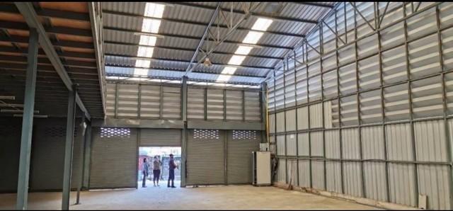 ให้เช่าโกดัง 459 ตร.ม. ย่านรัชดา สุทธิสาร ใก้ลMRTรัชดา MRTสุทธิสารราคาเช่า 150,000 บาท ( สัญญาขั้นต่ำ 3 ปี ประกัน 3 เดือน ล่วงหน้า 1 เดือน ) ( ค่าเช่า 326 / ตารางเมตร / เดือน )ที่ตั้ง ถนนรัชดาภิเษก ซอยรุ่งเรือง แขวงสามเสนนอก เขตห้วยขวาง กรุงเทพมหานคร 10310ติดต่อ : คุณภัสพงณ์ 063-409-8164 , 081-398-7741Line : deedaa23พื้นที่ใช้สอย 459.70 ตารางเมตร จำนวน 2 ชั้น 1ห้องสำนักงาน 2 ห้องน้ำ จอดรถหน้าโกดังได้- ชั้น1 (24*14.8เมตร) 355.20 ตาร�