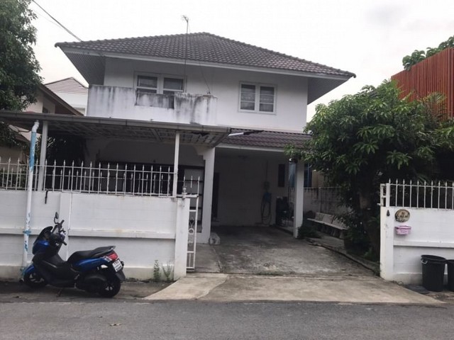 ขายบ้านเดี่ยวซอยนาคนิวาส40 ลาดพร้าว71 แขวงลาดพร้าว เขตลาดพร้าว กรุงเทพมหานคร 10230รายละเอียดทรัพย์สินเนื้อที่: 55 ตารางวาห้องนอน:8ห้องนอนห้องน้ำ:4ห้องน้ำจอดรถ:3คันจำนวนชั้น: 2ชั้นด้านหน้าเป็นบ้าน2ชั้นด้านหลังต่อเติมเป็น3ชั่นทำแข็งแรงมากลงเสาเข็ม6ต้นเสนอขาย 6,900,000ล้านบาทสถานที่ใกล้เคียง- ห้างเซ็นทรัลเฟสติวัลอีสต์วิลล์, เดอะคริสตัล, CDC, โลตัสเลียบทางด่วนเอกมัย-ราม