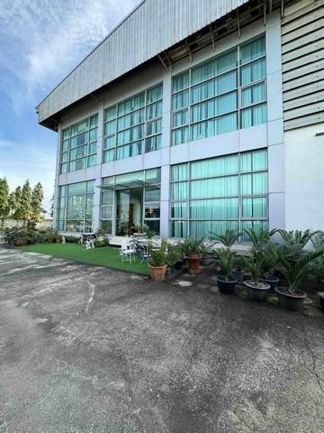 ให้เช่าโกดัง พร้อมออฟฟิศ มี 2 โกดัง ขนาด 860 และ 2,525 ตรม. ถนนกิ่งแก้ว 25/1 ใกล้สนามบินสุวรรณภูมิราคาเช่า 111,800 บาท / เดือน ( ขนาด 860 ตรม.) โกดังที่ 1 ( สัญญาเช่า 3 ปี ประกัน 3 เดือน ล่วงหน้า 1 เดือน )ราคาเช่า 328,250 บาท / เดือน ( ขนาด 2,525 ตรม. ) โกดังที่ 2 ( สัญญาเช่า 3 ปี ประกัน 3 เดือน ล่วงหน้า 1 เดือน )ที่ตั้ง ถนนกิ่งแก้ว ซอยกิ่งแก้ว 25/1 ตำบลราชาเทวะ อำเภอบางพลี สมุทรปราการ 10540ติดต่อ : คุณภัสพงณ์ 063-409-8164Line : d