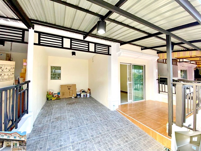 ให้เช่าทาวน์เฮาส์ 2 ชั้น MRT สุวินทวงศ์ 1กม. ทำเลดีมาก 18ตรว. 160ตรม. รีโนเวทใหม่ทั้งหลัง 4นอน 2น้ำ 2จอดรถ 3แอร์ เดินทางสะดวก ตลาดมีนบุรี 2 