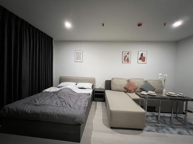 Elio DelNest, convenient, peaceful, livable, 15th floor, BTS Udomsuk.***Service for selling/renting houses, condos and giving advice. If interested, contact at any time***Interested in additional details or pictures or making an appointment to see the room?Contact Ekachai (Aui)T. 089-799-5598Line ID: @auiauiaui001 (add @ in front)Room type: 1 bedroom, 1 bathroomSize 26 sq m., 15th floor, Building Edetails-------------------------------------------------- ------------Rental price: 11,000 baht/month-------------------------------------------------- ------------*Facilities worth using- Meeting room- Swimming pool size 50 x 14 meters- 360 degree fitness- Co-Working Space- Play Room-------------------------------------------------- ------------*Nearby important places (Based on information from Google Map)- One Udomsuk : 600 m.- 101 The Third Place : 1.0 km.- Central Bangna: 3.5 km.- St.Andrews International School: 2.9 km.- Green Line Udomsuk Station: 700 m.--------------------------------