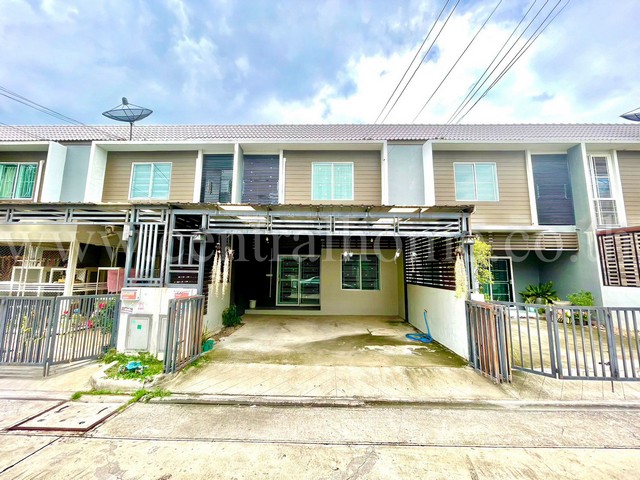 รหัสทรัพย์  4438ทาวน์โฮม เดอะ คัลเลอร์ส กาญจนาภิเษก - ราชพฤกษ์ 3ที่ตั้ง :  ถนนกาญจนาภิเษก-ไทรน้อย ต.ไทรน้อย อ.ไทรน้อย จ.นนทบุรี  11150รายละเอียดทรัพย์- เนื้อที่ 20 ตารางวา พื้นที่ใช้สอย 114 ตารางเมตร หน้ากว้าง 5.7 เมตร- 3 ห้องนอน 2 ห้องน้ำ 1 ห้องรับแขก 1 ห้องครัว  2 ที่จอดรถ- แอร์ 2 ตัวและชุดเฟอร์นิเจอร์ 2 ห้องนอน- ต่อเติมหลังคาจอดรถและครัว  สภาพดีมากหิ้วกระเป๋าเข้าอยู่ได้เลย - พื้นล่า