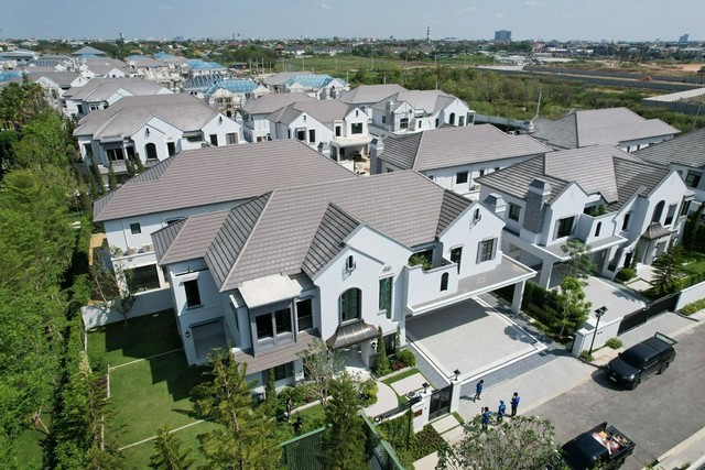 ขายบ้านเดี่ยว 2 ชั้น 150 ตรว. 5 ห้องนอน โครงการ นันทวัน พระราม 9 กรุงเทพกรีฑาตัดใหม่ แปลงที่สวยสุดในโครงการ  