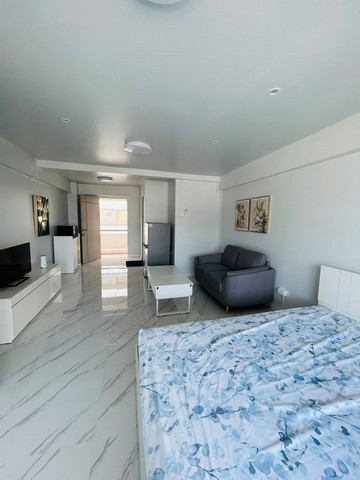 TEL :088-559 5199 คุณเอLine: https://line.me/ti/p/C0eGe0whLXให้เช่า ศรีราชาเพลส ชั้น 12 วิวเมืองห้องสตูดิโอ พร้อมเฟอร์นิเจอร์พื้นที่ 32 ตรมราคาเช่า 6,000 บาท / เดือนมัดจำ 2 เดือน - ล่วงหน้า 1 เดือนสิ่งอำนวยความสะดวก- สระว่ายน้ำ- ฟิตเนส- สวนหย่อม เข้า-ออก ด้วยระบบ Key Card- รปภ.และ CCTV 24 ชม.สถานที่สำคัญใกล้เคียง- ห่างจากโรบินสัน 100 เมตร- อาทาระมอล์ล ศรีราชา ประมาณ 430 เมตร- ตึกคอม ศรีราชา ประมาณ 560 เมตร- สวนสาธารณะ เกาะลอย 