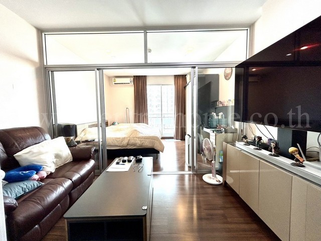 รหัสทรัพย์สิน 4945คอนโด ศุภาลัย ไลท์ สาทร-เจริญราษฎร์ที่ตั้ง : ถนนเจริญราษฎร์ แขวงบางโคล่ เขตบางคอแหลม กรุงเทพมหานครรายละเอียดทรัพย์-  ขนาดห้อง Studio  34.55 ตารางเมตร -  แบบห้องมี 1 ห้องนอน 1 ห้องน้ำ 1 ห้องรับแขก 1-  บิ้วอินครัว-  แอร์ 2  เครื่องทำน้ำอุ่น 1- ลักษณะอาคาร คอนโด สูง 26 ชั้น  อยู่ชั้นที่ 20- จำนวนห้อง 565 units- หันทิศตะวันตกเฉียงใต้- ทำเลตึกค่อนข้างดีเข้า