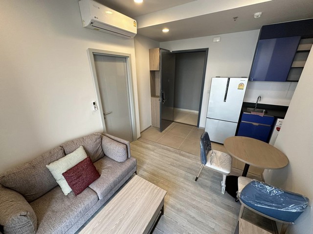 XT Ekkamai, spacious, nice, clean, 28th floor, BTS Ekkamai.***Service for selling/renting houses, condos and giving advice. If interested, contact at any time***Interested in additional details or pictures or making an appointment to see the room, please contact Ekachai.T. 089-799-5598Line ID: @auiauiaui001 (add @ in front as well)Room type: 2 bedrooms, 2 bathroomsSize 46.28 sq m., 28th floorClean room, beautifully decorated, ready to move in.details-------------------------------------------------- ------------Rental price: 35,000 baht per month-------------------------------------------------- ------------* Complete electrical appliances- Air conditioning- fridge- TV- washing machine-------------------------------------------------- ------------* furniture- wardrobe- Built-in kitchen- Bed with mattress- Sofa-------------------------------------------------- ------------*Nearby important places (Based on information from Google Map)- BTS Ekkamai 1.6 km.- BTS Thonglor 2 km.- ARL Ramkha