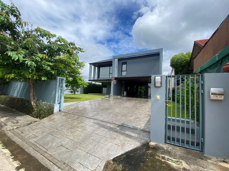 บ้านเดี่ยว 2 ชั้น   หมู่บ้านเวิลด์คลับ จังหวัด เชียงใหม่     ราคาเพียง 13,500,000 บาท- พื้นที่ทั้งหมด182 ตาราวา - พื้นที่ใช้สอย 270 ตารางเมตร จำนวนห้องนอน 4 ห้อง จำนวนห้องน้ำ 3 ห้องน้ำ   สิ่งอำนวยความสะดวก  แอร์ 6  เครื่อง  ประตูรีโมท สถานที่ใกล้เคียง  - สนามบินนานาชาติเชียงใหม่ เพียง 15 นาที  - กาดฝรั่งวิลเลจ เพียง 11 นาที  - โรงเรียนสาธิตนานาชาติ 14 นาที  - ตลาดสดเพียง 5 นาที  - โรงพยาบาลหางด