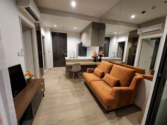 Quinn Sukhumvit 101, clean, private, safe, 12A floor, BTS Punnawithi.***Service for selling/renting houses, condos and giving advice. If interested, contact at any time***Interested in additional details or pictures or making an appointment to see the room?Contact Ekachai (Aui)T. 089-799-5598Line ID: @auiauiaui001 (add @ in front)-------------------------------------------------- ------------Room type: 1 bedroom, 1 bathroomSize 35 sq m., Floor 12ANew, clean room, beautifully decorated, ready to move in.details-------------------------------------------------- ------------Rental price: 23,000 baht per month-------------------------------------------------- ------------*Facilities worth using- Social Lounge- Sauna- Sky lounge- Game Room- Theater Room- Roof top garden- Home Automation-------------------------------------------------- ------------*Nearby important places (Based on information from Google Map)1.BTS Punnawithi : 250 m2.BTS Bang Chak : 600 m3. Expressway entry point, Sukhumvi