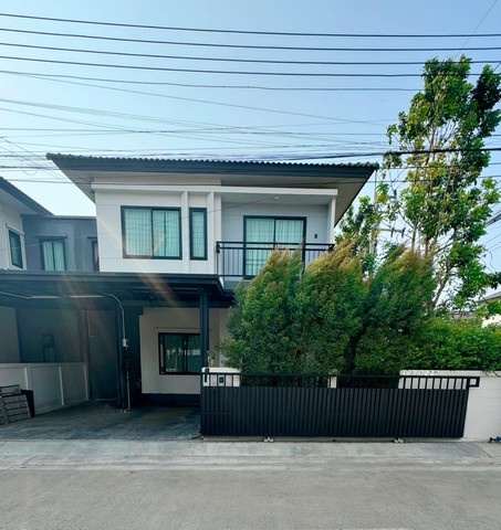 ขายบ้านเดี่ยว 2 ชั้น บางนา กม.42 บางวัว บางปะกง หมู่บ้านบริทาเนีย บางนา พื้นที่ใช้สอย 140 ตร.ม. ที่ดิน 50 ตารางวา 4 ห้องนอน 3 ห้องน้ำ 