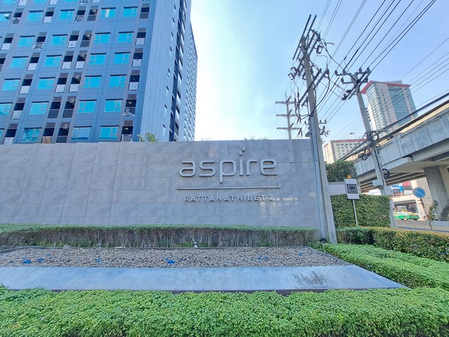 รายละเอียดเพิ่มเติม Code ID : BB 13255 ขาย   2,080,500   บาท- ขนาดพื้นที่ : 30.88 ต.ร.ม- จำนวนห้อง : 1 ห้องนอน 1 ห้องน้ำ  พิกัดทรัพย์ :  https://maps.app.goo.gl/L1nQxDJm8PDaRWrv8  สถานที่ใกล้เคียง  -ใกล้Big C รัตนาธิเบศร์,Big C ติวานนท์,เซ็นทรัล รัตนาธิเบศร์,Tesco Lotus รัตนาธิเบศร์,เอสพลานาด รัตนาธิเบศร์ สอบถามเพิ่มเติม/นัดชมโทร. 097-419-5982(พลอย)โทร. 096-932-4624(ออมสิน)Line : @panaya (มี@ด้านหน้า)ปรึกษาสินเชื่อฟรี One Stop Service ดูแลตั้งแต่ต้นจนจบบริษัท ปณยาคิดดี �