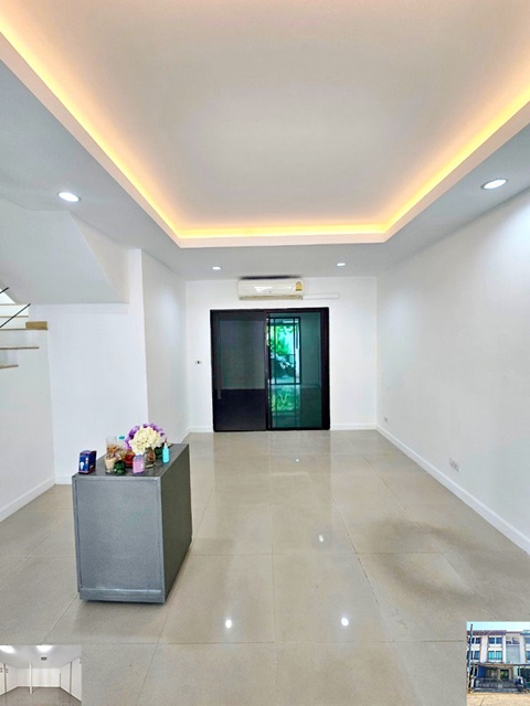 เกษตร-นวมินทร์ ให้เช่าทาวน์โฮม 3 ชั้น MRT ลาดปลาเค้า 2กม.19ตรว. 215ตรม. บ้านเปล่า 3นอน 3น้ำ 2จอดรถ 3แอร์ บิ๊กซี รามอินทรา เดินทางสะดวก 