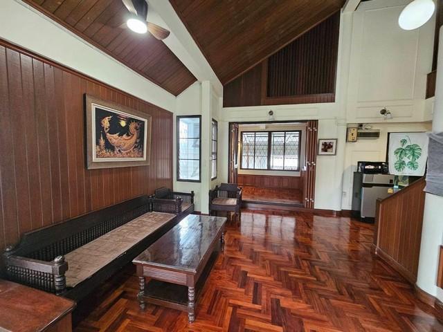 ให้เช่าบ้านเดี่ยว 3 ชั้น 72 ตรว. ย่านนวมินทร์ ใกล้สันติอโศก มีห้องใต้ดิน พร้อมที่จอดรถหลายคัน เหมาะอยู่อาศัยหรือทำโฮมออฟฟิศ