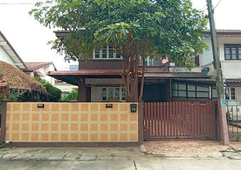 BH2860  ให้เช่า บ้านรังสิต คลอง2 ชมฟ้า ไม่ต้องเข้าคลอง อยู่ต้นโครงการ ซอย 1 ใกล้ 7-11 ในหมู่บ้าน บ้านว่าง ปลายเดือน พฤษภาคม 67