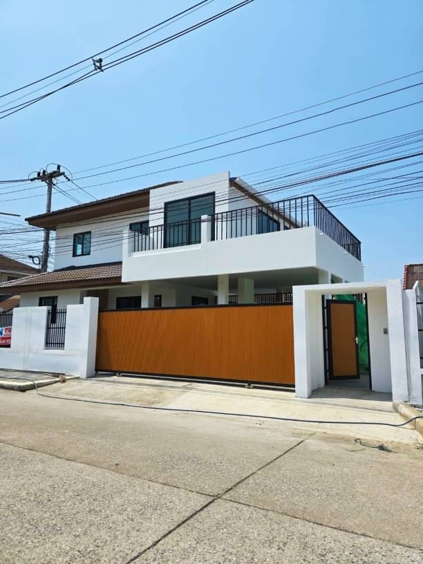 โซนป่าแดด ขาย 9.8 ล้าน 61 ตรว. 4 นอน 4 น้ำ บ้าน 2 ชั้น อำเภอเมือง มีสระว่ายน้ำส่วนตัว เดินทางสะดวก บรรยากาศดี เงียบสงบ