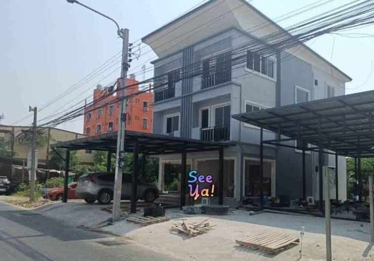 ให้เช่าอาคาร 3 ชั้น 2 คูหา  บางนา-ตราด 37 ใกล้เซ็นทรัล บางนา เหมาะทำออฟฟิศ 