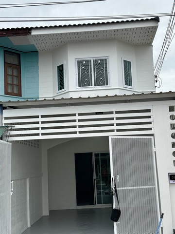 ขายทาวน์เฮ้าส์ 2 ชั้น รีโนเวทใหม่ โครงการบ้านบัวหลวง ตำบลบางกุ้ง อำเภอเมืองสุราษฎร์ธานี จังหวัดสุราษฎร์ธานี