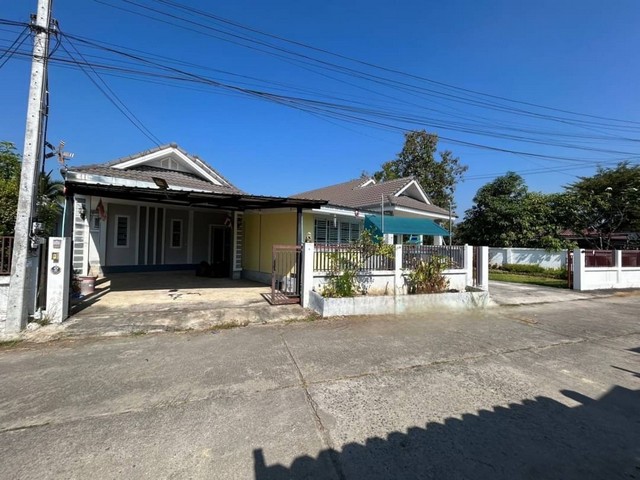 ขายบ้านเดี่ยวชั้นเดียวนอกโครงการ โซนดอยสะเก็ด เดินทางเข้า-ออกสะดวก มุ้งลวดเหล็กดัดรอบบ้าน