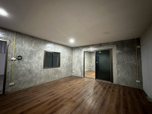 ให้เช่า โกดัง  ใกล้ รร อัมพรไพศาล  ปากเกร็ด  นนทบุรี  พท  180    ราคา   27,000  Tel.0936785948