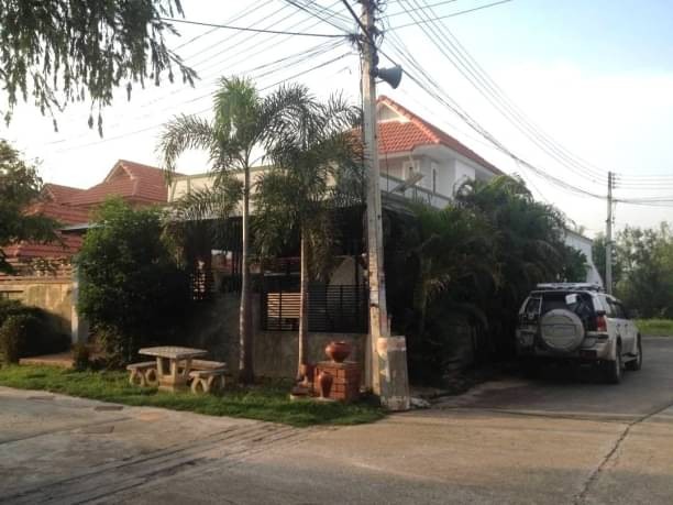 ขาย 4.5 ล้าน เนื้อที่ 100 ตรว. บ้านเดี่ยวพร้อมที่ดิน 2 ชั้น พร้อมสระว่ายน้ำส่วนตัว เดินทางเข้า-ออกสะดวก ไม่ไกลเมือง