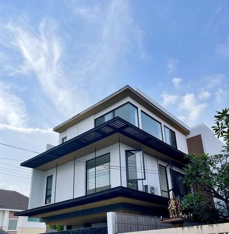 ขายบ้านเดี่ยว 4 ชั้น  รามอินทราซอย 8  สไตล์โมเดิร์น เนื้อที่ 50 ตรว. พื้นที่ใช้สอย 460 ตร.ม.3 ห้องนอน 5 ห้องน้ำ บิ้วท์อินแล้วพร้อมอยู่